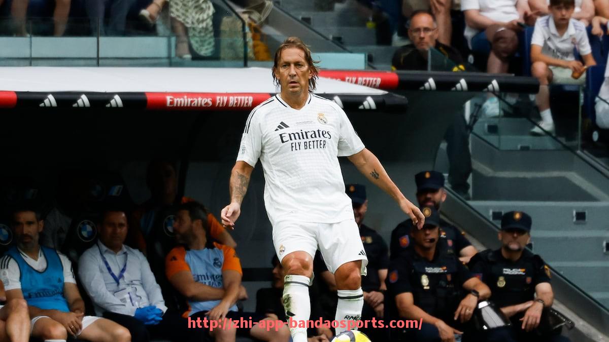 半岛体育app-1995年德甲联赛参赛球队全名单及赛季回顾