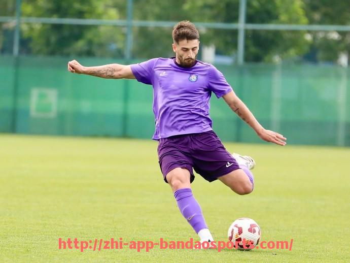 半岛体育app-1998-1999赛季西甲联赛完整赛程回顾